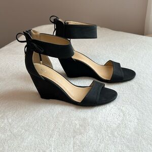 Dress wedges with ankle bow